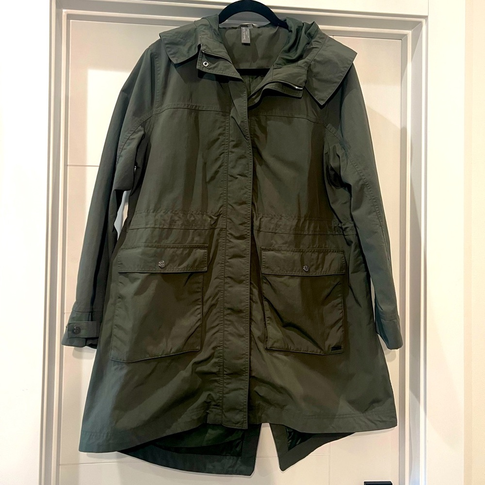 Sweaty Betty fall army green jacket.